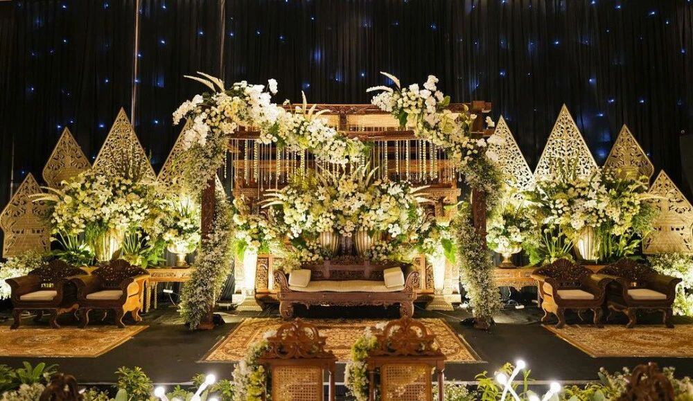 Javanese wedding stage with jasmine flower decorations